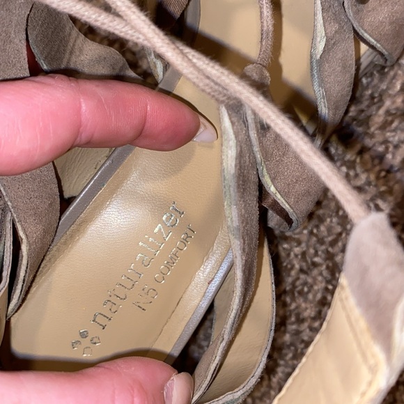 7.5 tie up heels - Picture 5 of 7